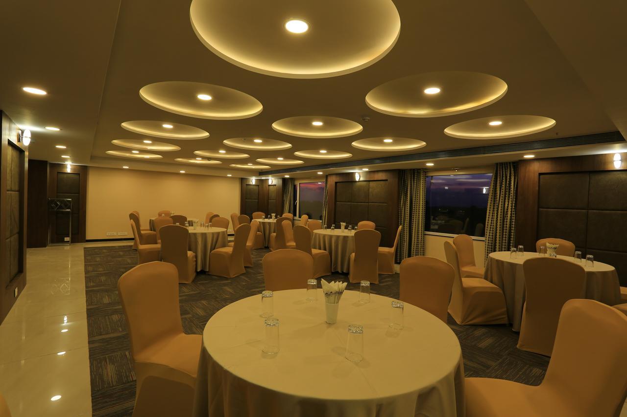 Nandan Kanan Hotel & Resort Sipra Exterior foto